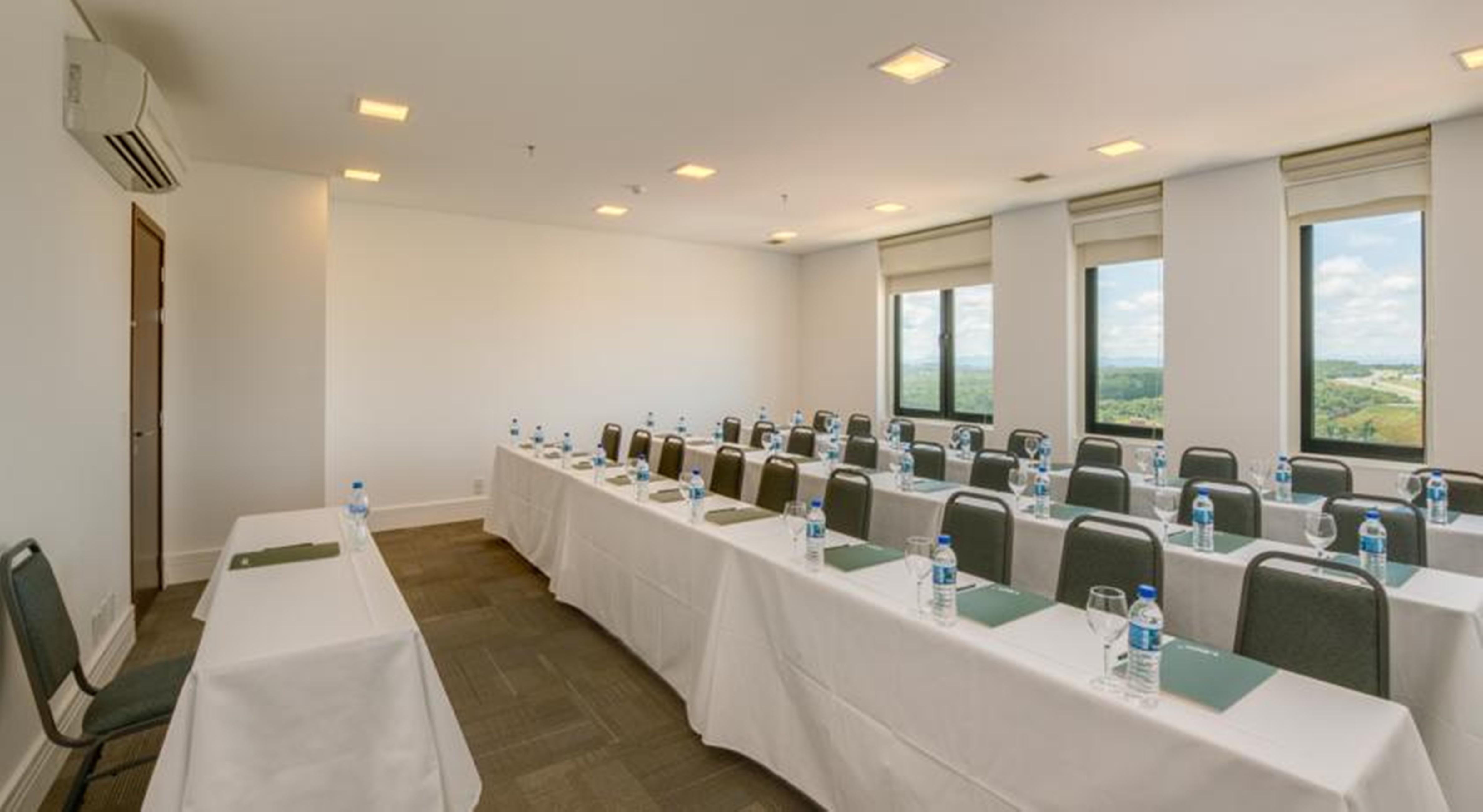 Linx Confins Hotel Екстериор снимка