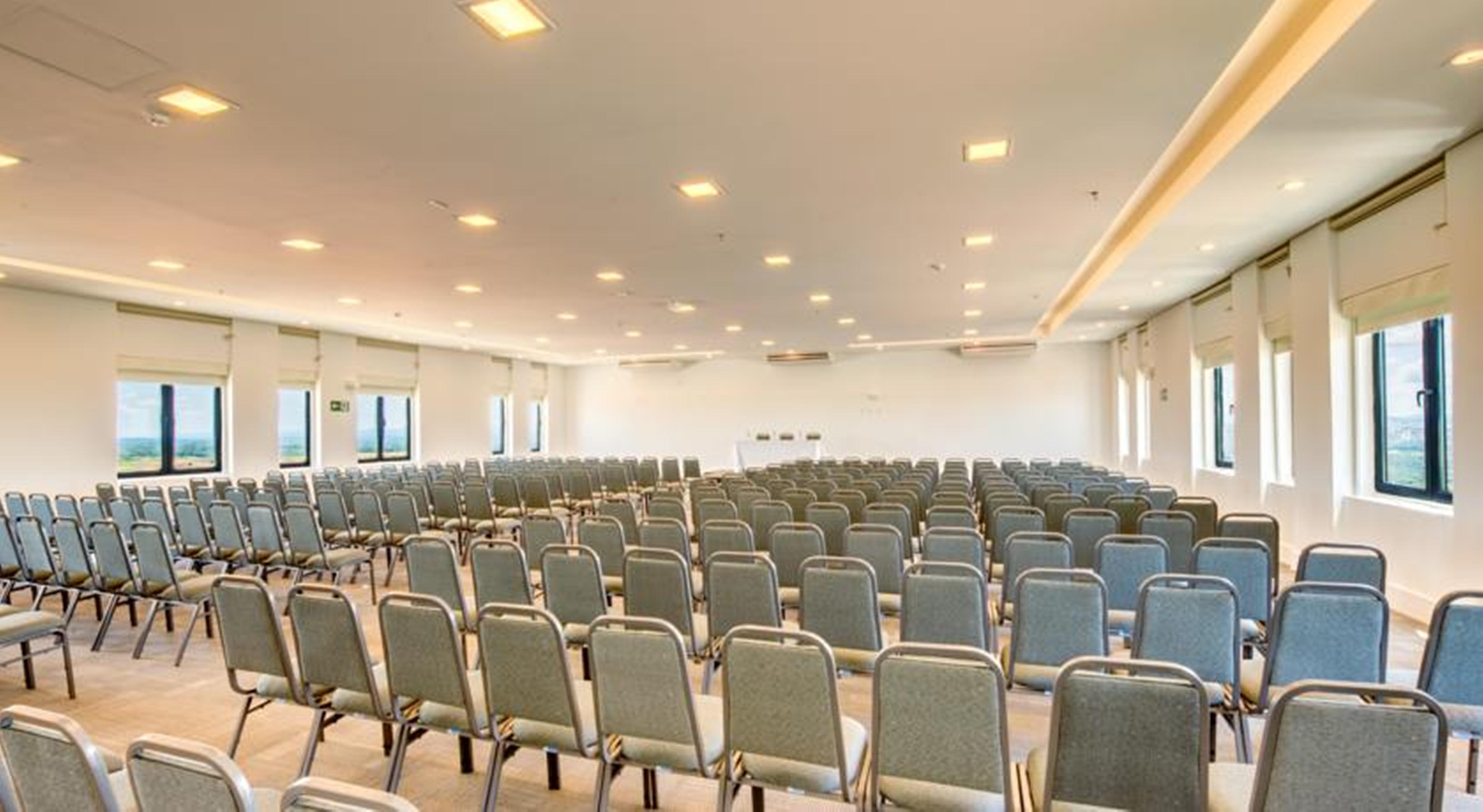 Linx Confins Hotel Екстериор снимка