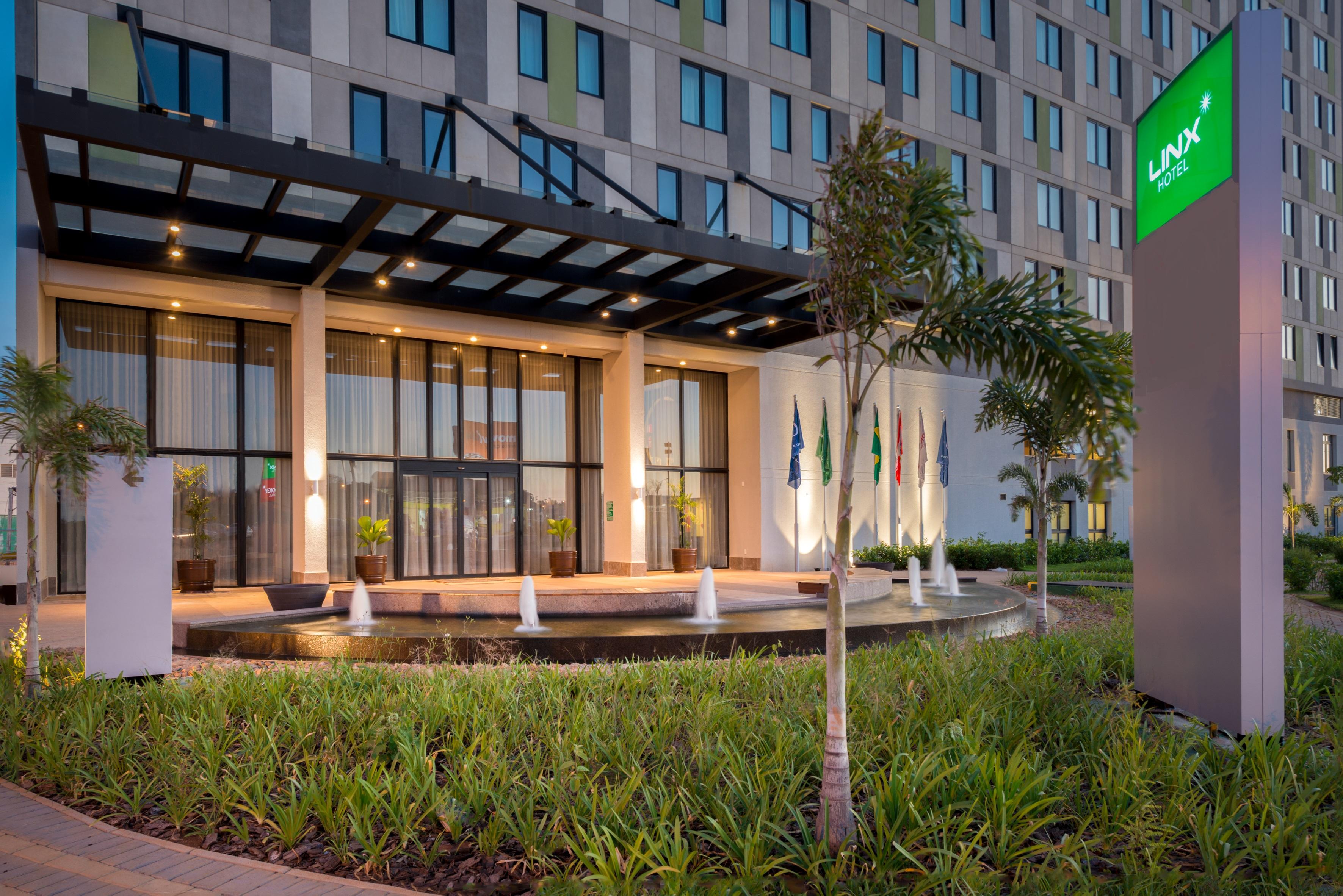Linx Confins Hotel Екстериор снимка