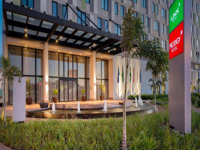 Linx Confins Hotel Екстериор снимка