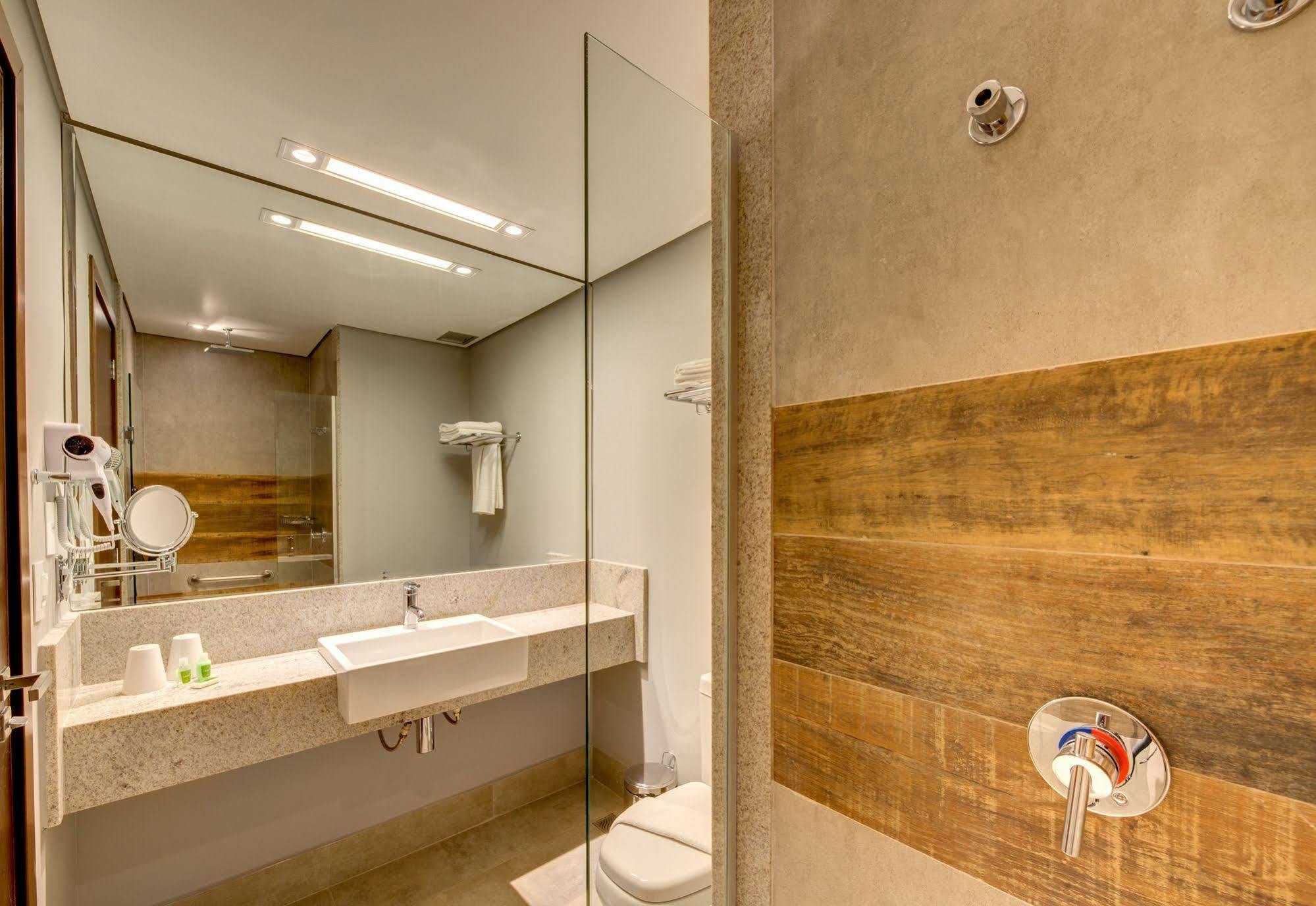 Linx Confins Hotel Екстериор снимка