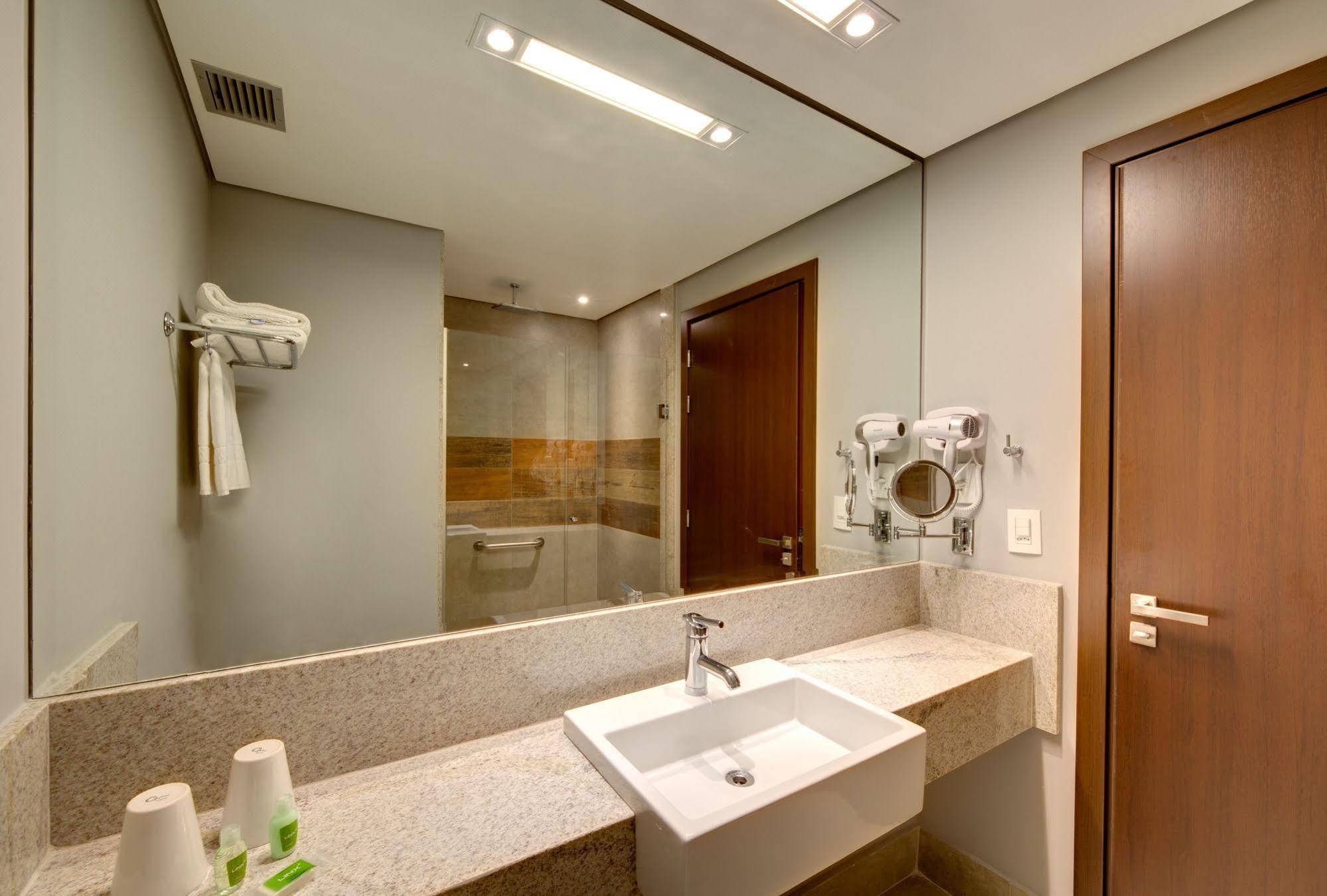 Linx Confins Hotel Екстериор снимка